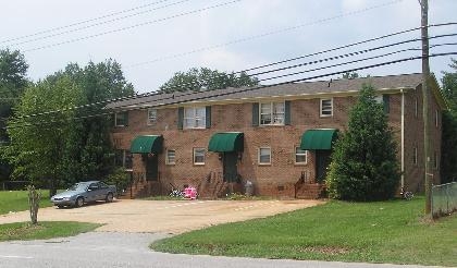 102 N Main St in Inman, SC - Building Photo