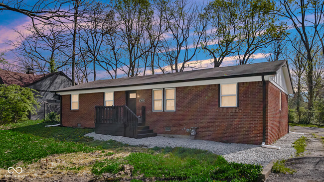 property at 3925 N Drexel Ave