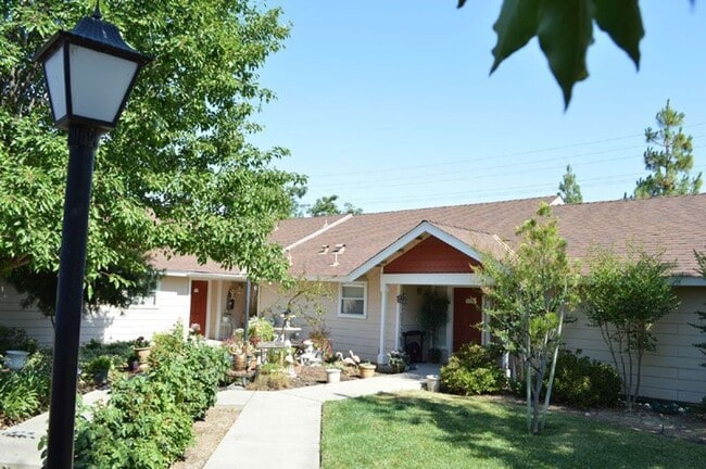 Comfrey Senior in Galt, CA - Building Photo - Building Photo