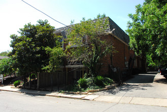 Westport Plaza Apartments in Kansas City, MO - Building Photo - Building Photo