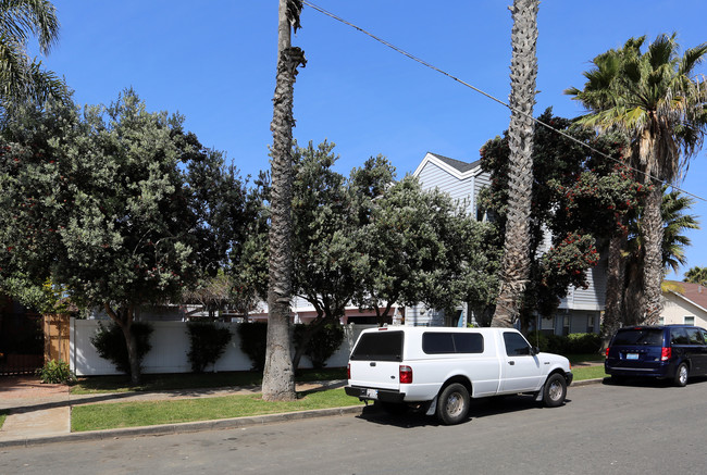 El Mirador Shores in Oceanside, CA - Building Photo - Building Photo