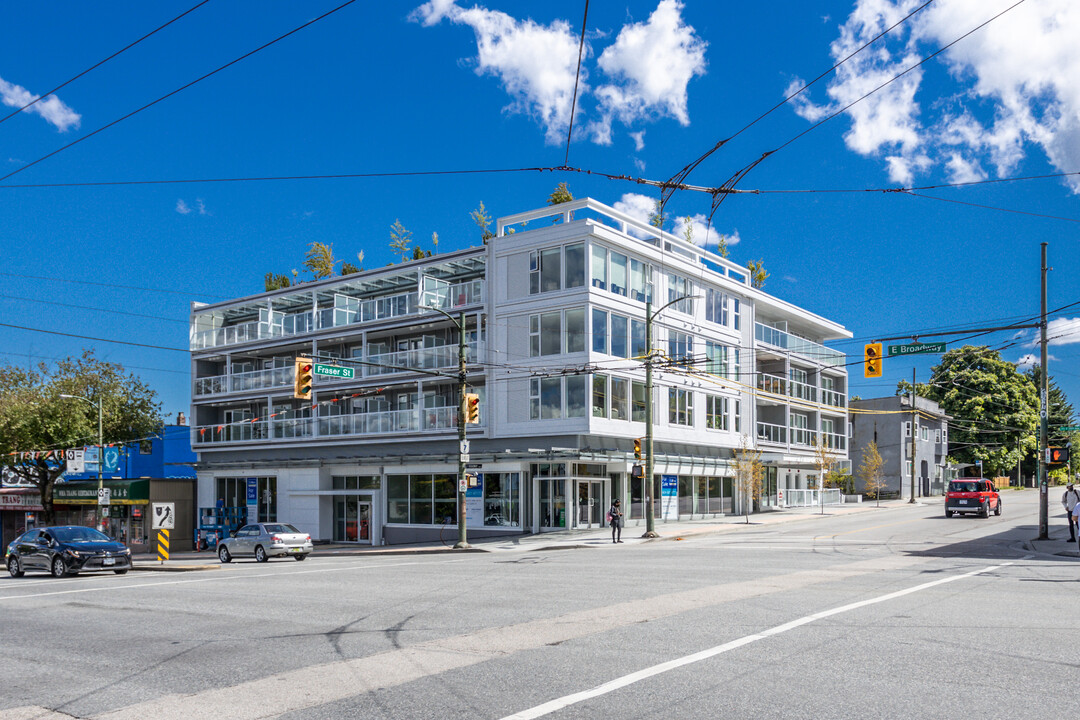 Midtown Central in Vancouver, BC - Building Photo