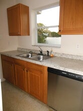 975 Shorecrest Ave in Deltona, FL - Building Photo - Building Photo