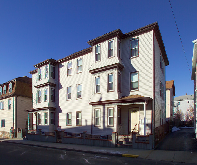 210-220 Davis St in Fall River, MA - Building Photo - Building Photo