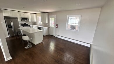 919 Lake Shore Dr in Parsippany Troy Hills, NJ - Building Photo - Building Photo