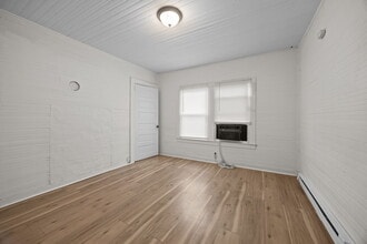 313 Burton Ave, Unit A in High Point, NC - Foto de edificio - Building Photo