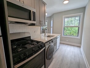 372 Hazel Ave, Unit C3 in Glencoe, IL - Foto de edificio - Building Photo