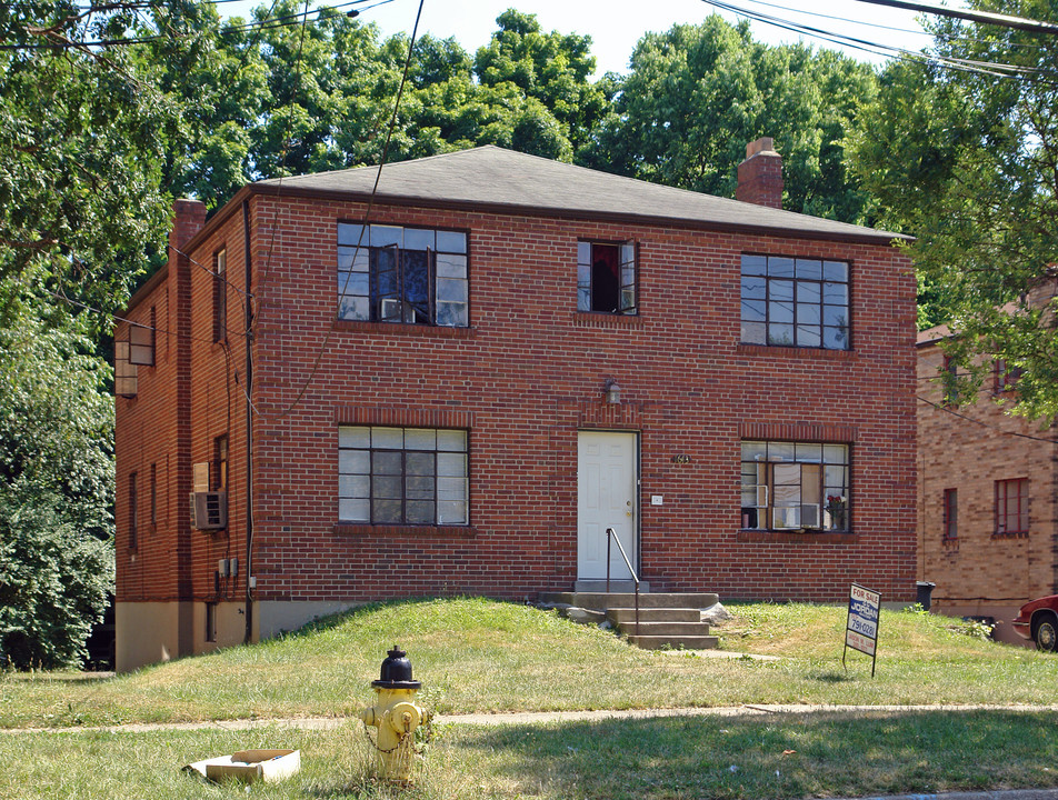 1643 Summit Rd in Cincinnati, OH - Foto de edificio