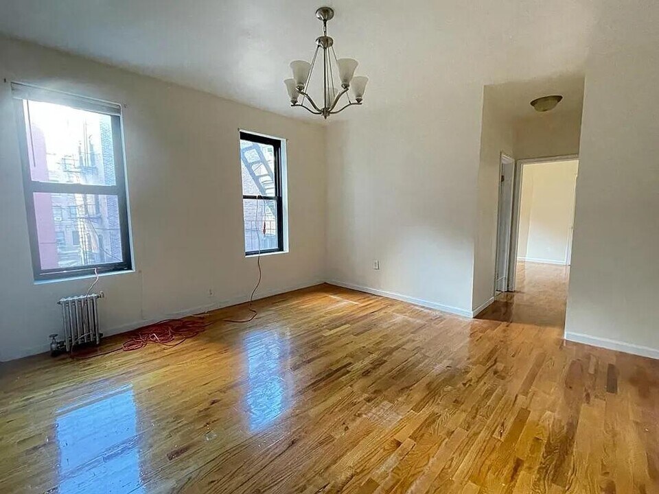 351 E 21st St in Brooklyn, NY - Building Photo