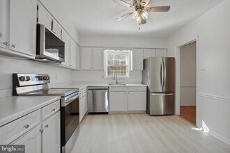 6815 Melrose Dr in McLean, VA - Building Photo - Building Photo