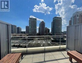 1029 King St W in Toronto, ON - Building Photo