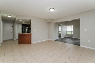 11171 Heathwood Ave in Spring Hill, FL - Foto de edificio - Building Photo