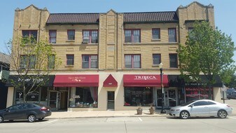 5227 Main St, Unit #32 in Downers Grove, IL - Building Photo