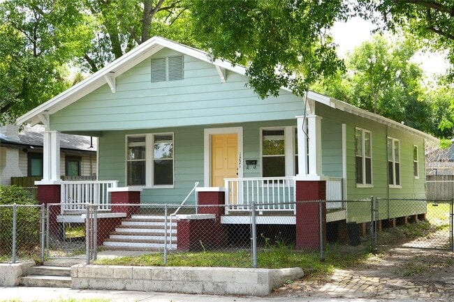 property at 1221 E Osborne Ave