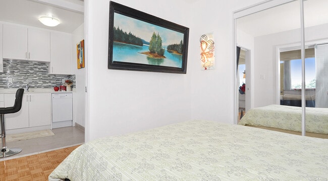 1294 Islington Ave in Toronto, ON - Building Photo - Building Photo