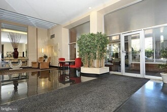 2500 Q St NW in Washington, DC - Building Photo - Building Photo