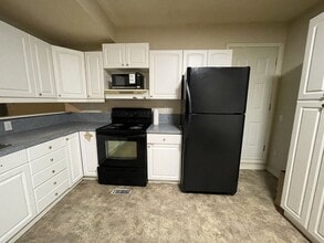 4324 Bowness Rd in Calgary, AB - Building Photo - Building Photo