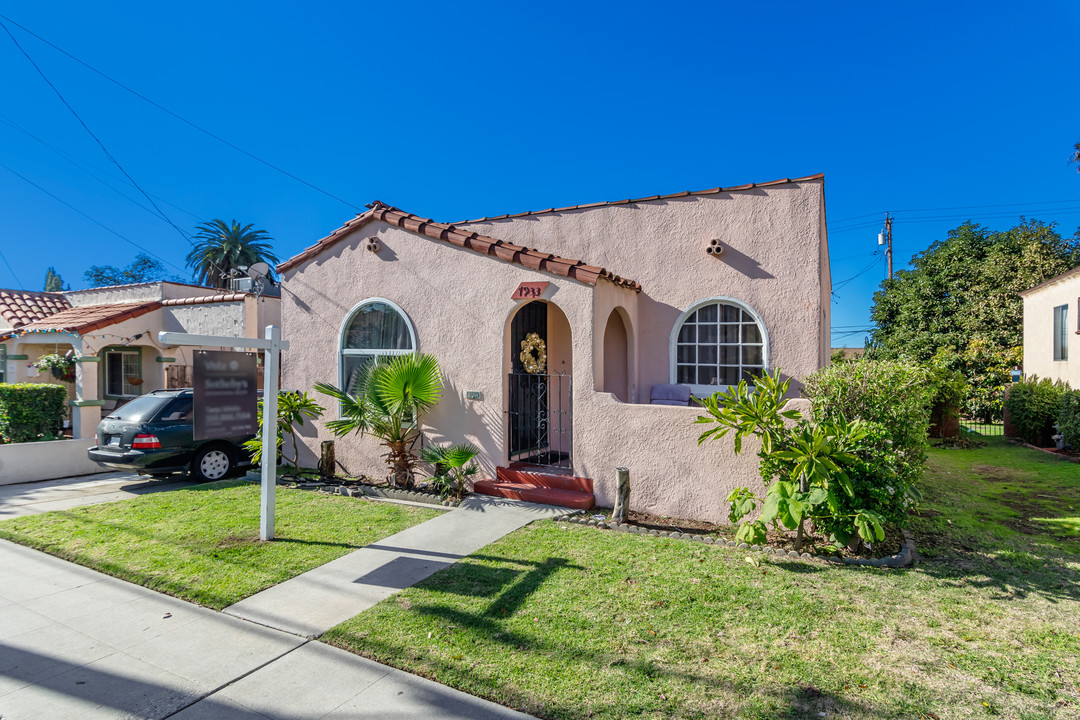 1933 Junipero Ave in Signal Hill, CA - Building Photo