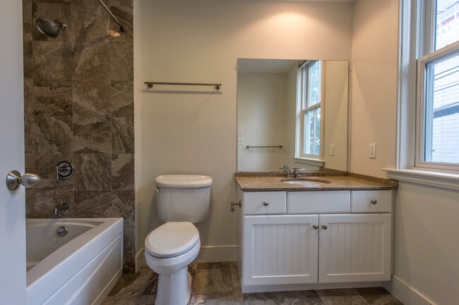 150 2nd St, Unit F-12 in Cambridge, MA - Building Photo - Building Photo