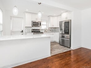 2096 Central Park Ave in Yonkers, NY - Building Photo - Building Photo