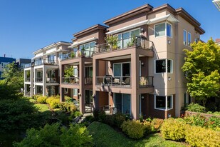 Verandas on Queen Anne in Seattle, WA - Building Photo