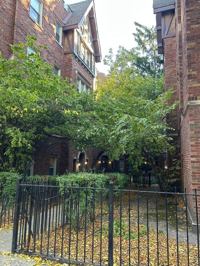 property at 4955 N Whipple St