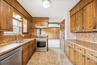 1807 Parkcrest St in Alvin, TX - Building Photo - Building Photo