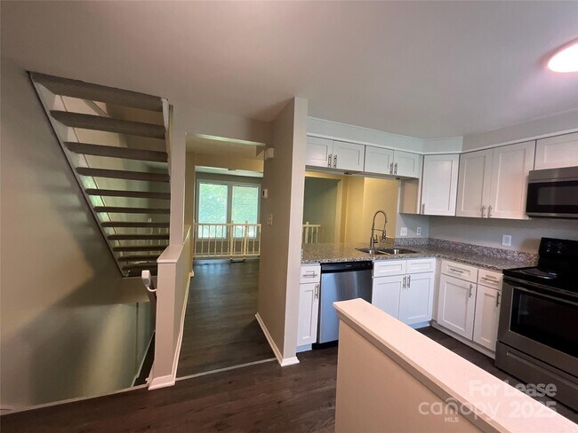 7305 Pebblestone Dr in Charlotte, NC - Building Photo - Building Photo