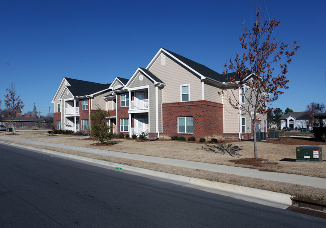 Sycamore Park in Fayetteville, NC - Building Photo - Building Photo