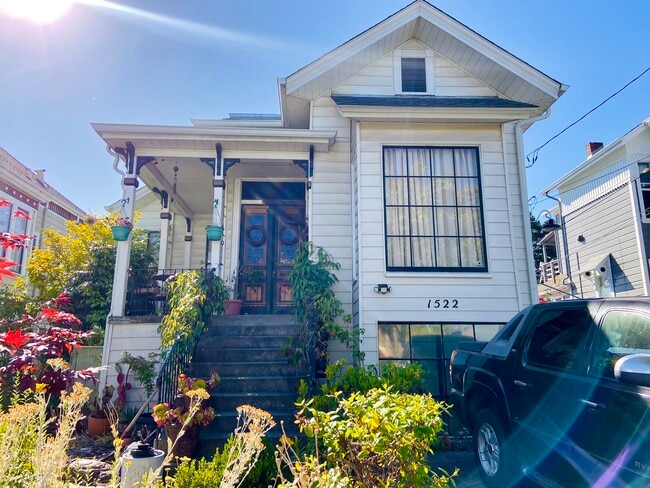 1522 Willow Street Apt B, Unit B