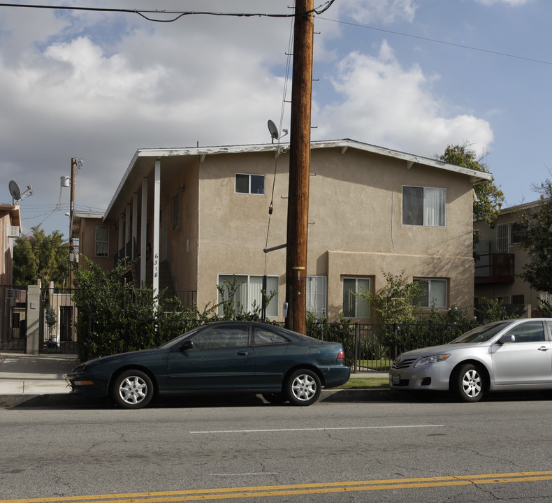 6318 Coldwater Canyon Ave in North Hollywood, CA - Foto de edificio