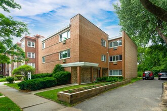 717 Emerson St. in Evanston, IL - Foto de edificio - Building Photo