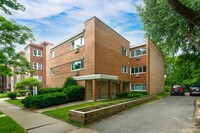 717 Emerson St. in Evanston, IL - Foto de edificio - Building Photo