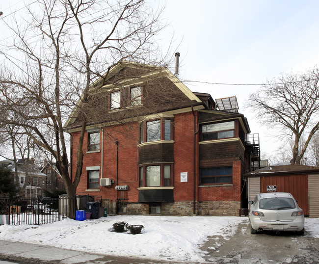 588 Huron St in Toronto, ON - Building Photo - Building Photo