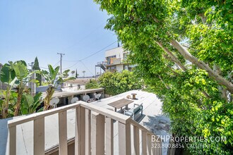 1239 Havenhurst Dr in Los Angeles, CA - Building Photo - Building Photo