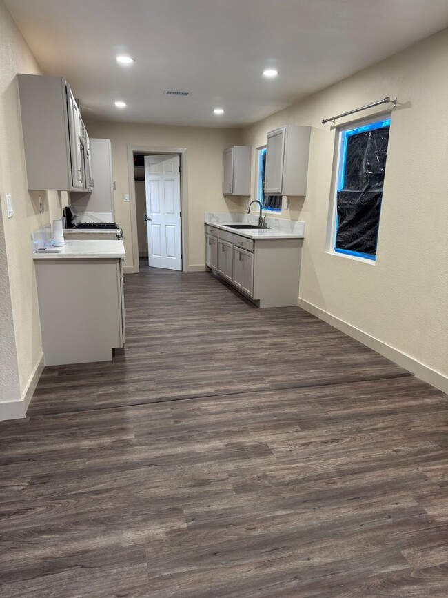 17424 Seville Ct in Fontana, CA - Building Photo - Building Photo