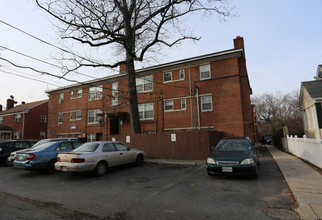 Roanoke Apartments in Takoma Park, MD - Foto de edificio - Building Photo