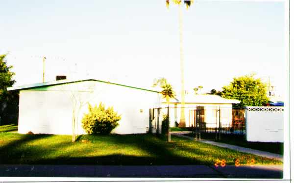 Holly Gardens in Phoenix, AZ - Building Photo - Building Photo