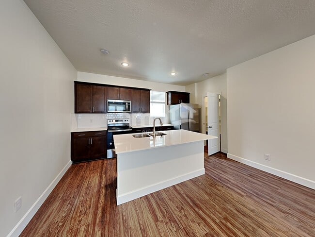 6041 W Copperhawk Dr in South Jordan, UT - Building Photo - Building Photo