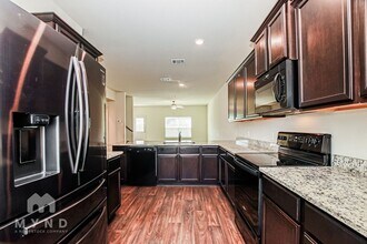 105 Pettigrew Ct in Jarrell, TX - Building Photo - Building Photo