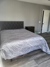 8285 Cashmere Ct, Unit 2 in Fontana, CA - Foto de edificio - Building Photo