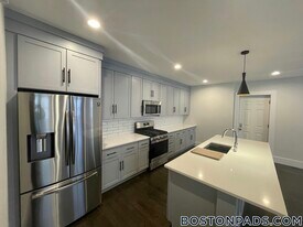 54 Taylor St in Boston, MA - Building Photo