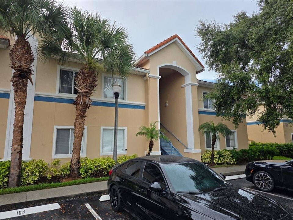 515 Villa Del Sol Cir in Orlando, FL - Foto de edificio