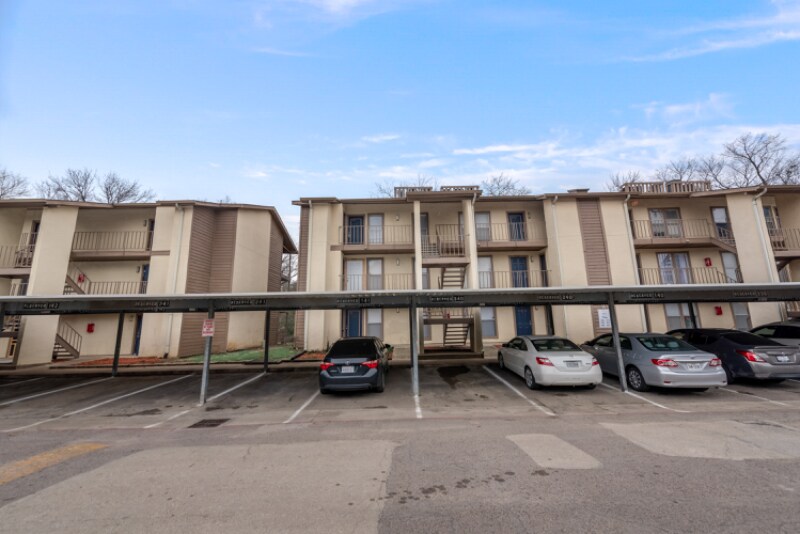 6050 Melody Ln-Unit -341 in Dallas, TX - Building Photo