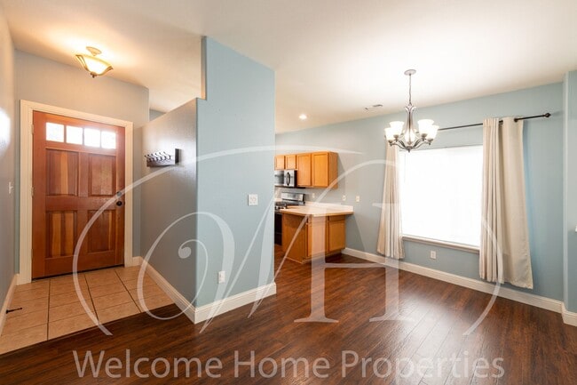 1362 SE Newgate Dr in College Place, WA - Building Photo - Building Photo