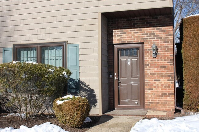 83 Pheasant Run in Edison, NJ - Building Photo - Building Photo