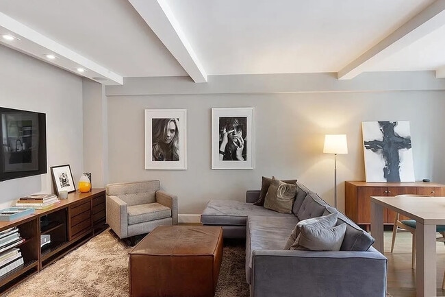 200 W 20th St, Unit 208 in New York, NY - Foto de edificio - Building Photo