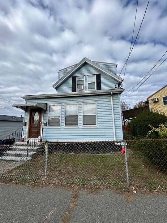 50 Hichborn St in Revere, MA - Building Photo