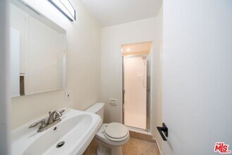 9205 Alcott St in Los Angeles, CA - Foto de edificio - Building Photo