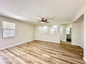 11069 Crystal Crest Ct in Las Vegas, NV - Building Photo - Building Photo